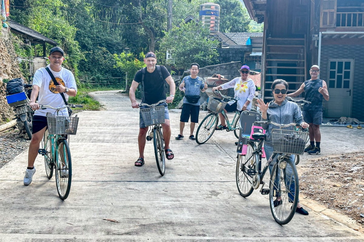 Cycling through the rice fields in Mai Chau