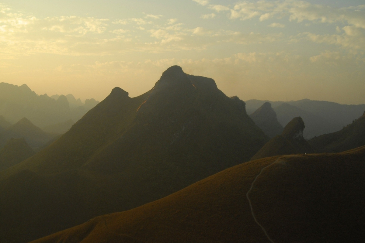 Enjoy the picturesque scenery of Cao Bang