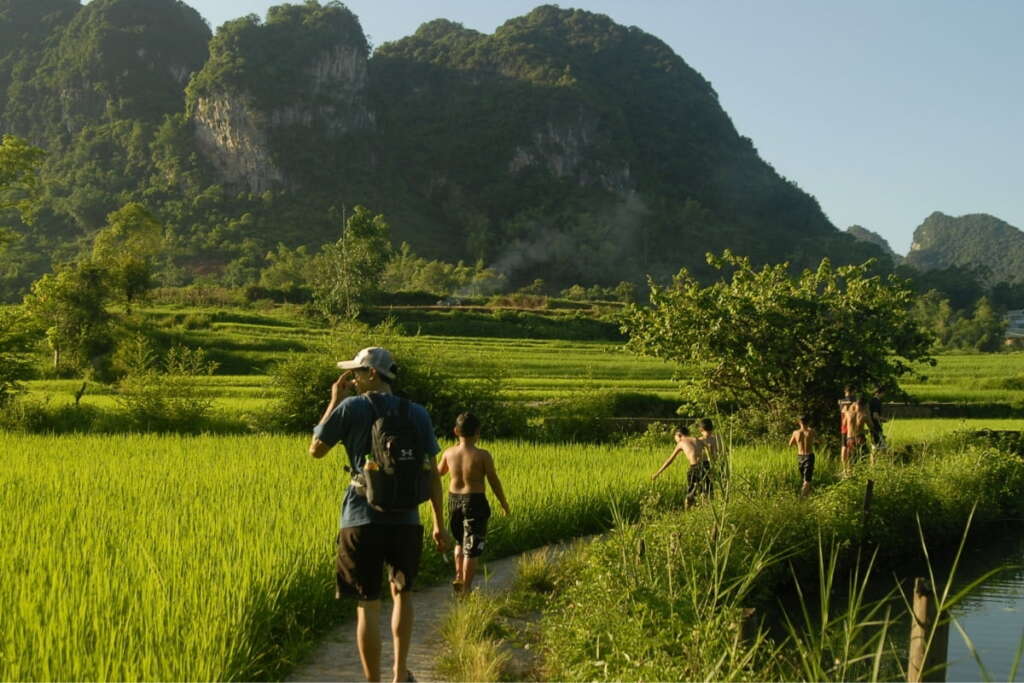 Enjoy the picturesque scenery of Cao Bang