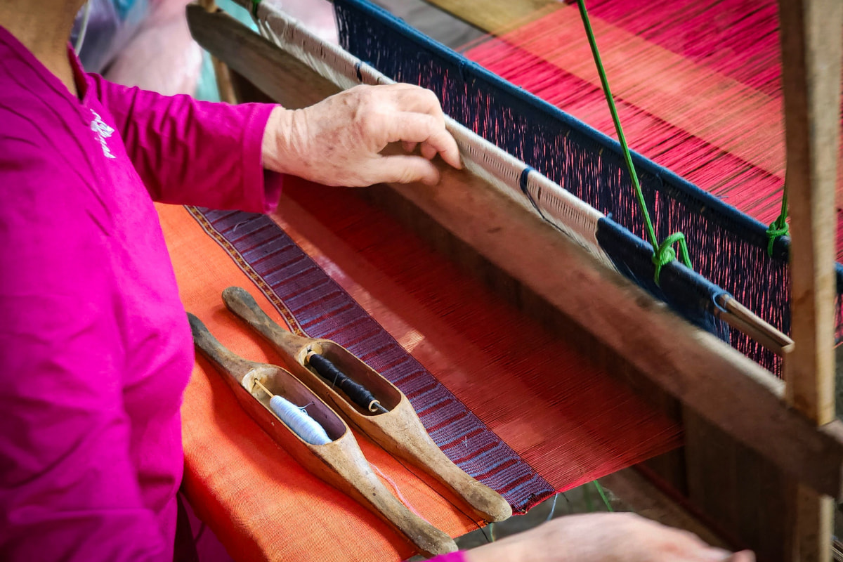 Join local weaving workshops in Mai Chau