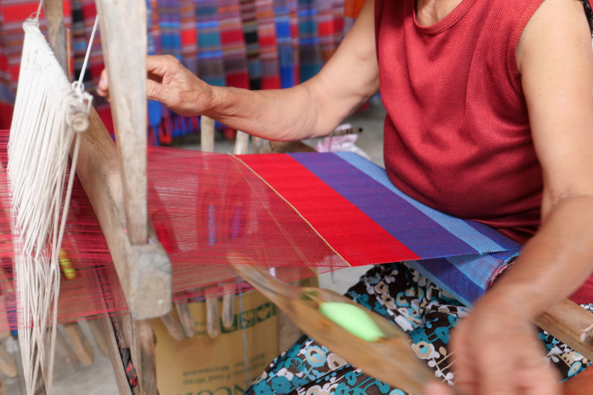 Join local weaving workshops in Mai Chau