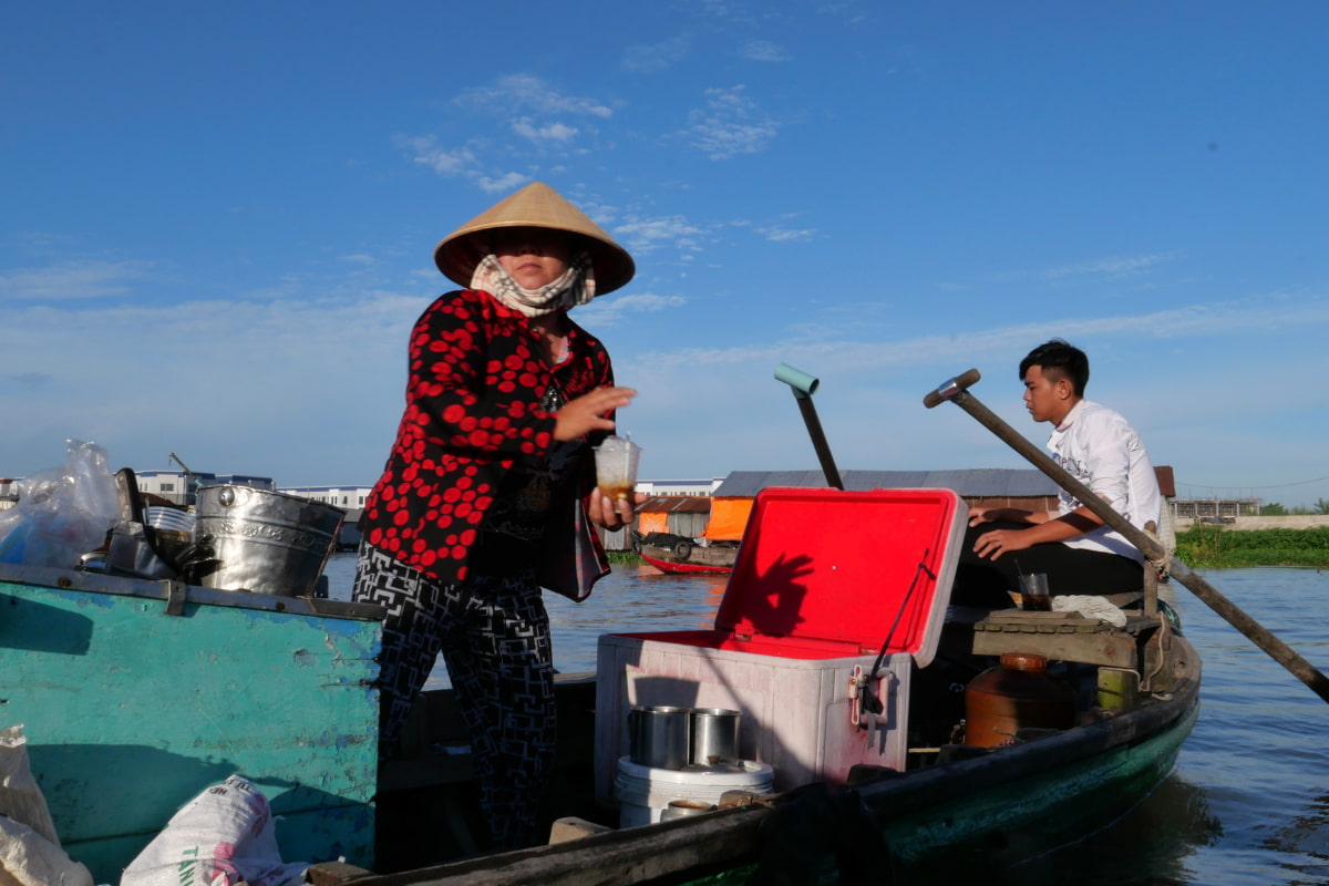 Long Xuyen floating market