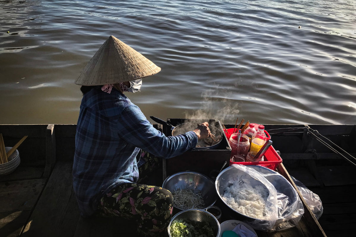 Long Xuyen floating market