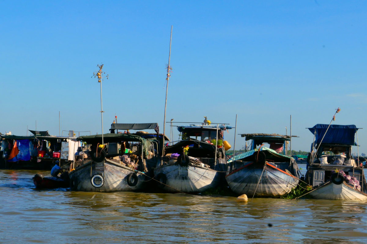 Long Xuyen - the most authentic floating market in Mekong Delta