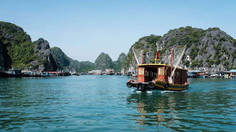 Enjoy the beautiful lanscape of Lan Ha Bay