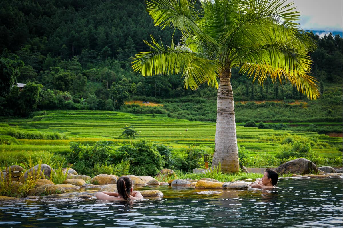 Enjoy the hot spring at Le Champ Tu Le