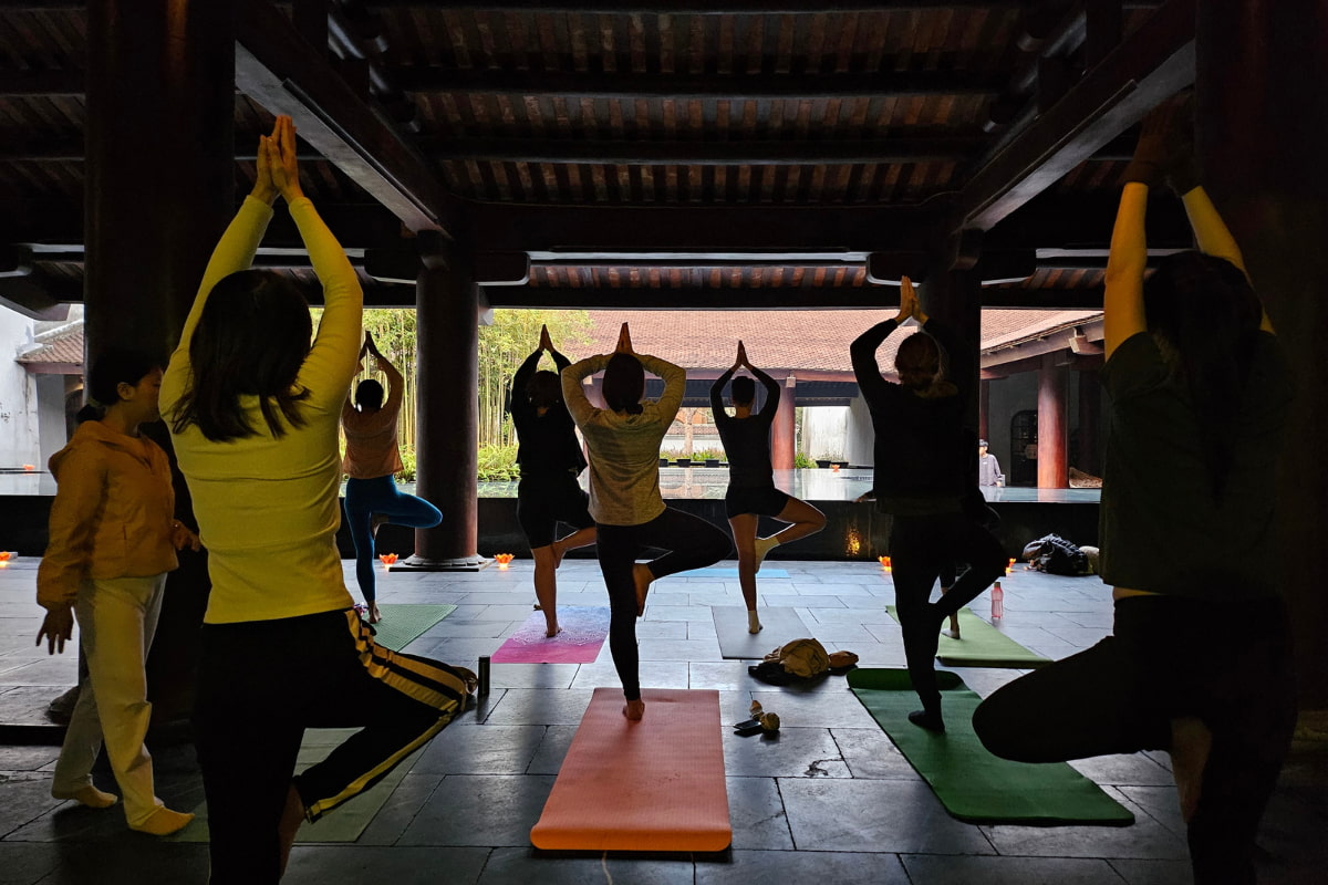 Asana class in Yen Tu