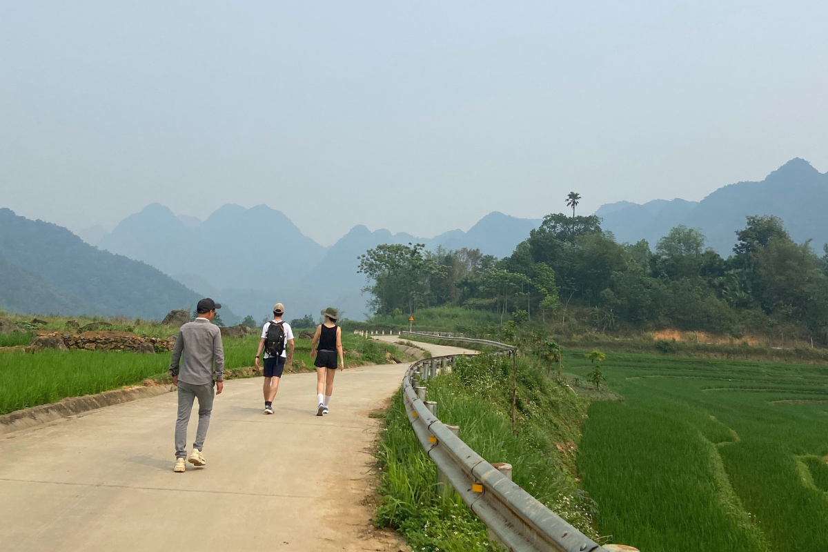 Trekking through beautiful viewpoints of the infinity rice terraces in Pu Luong