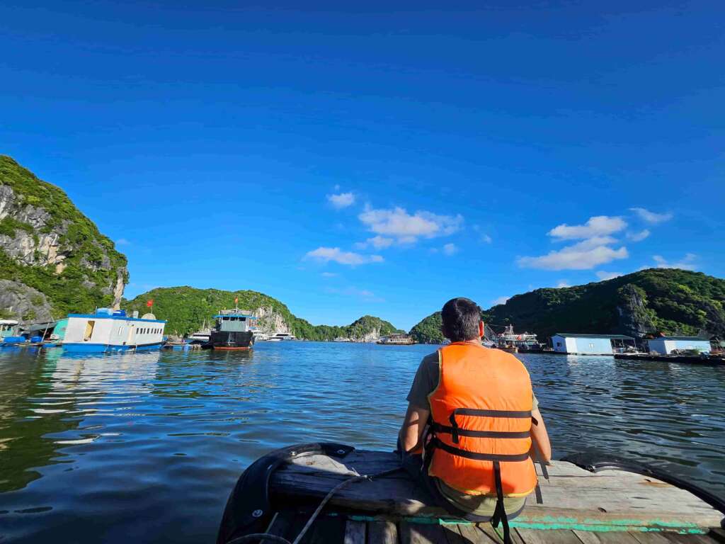 Boat trip in Cat Ba with a local women