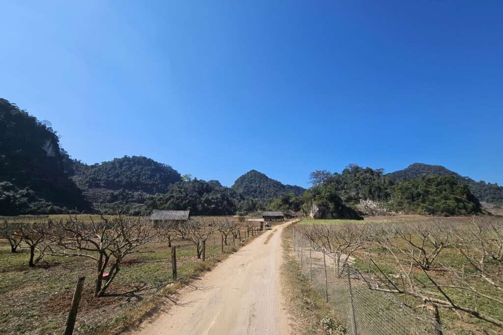 Primitive village (Làng Nguyên thủy) Hang Tau in Moc Chau