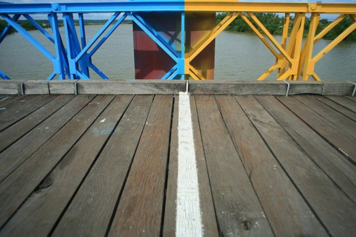 North - South boundary - Hien Luong Bridge