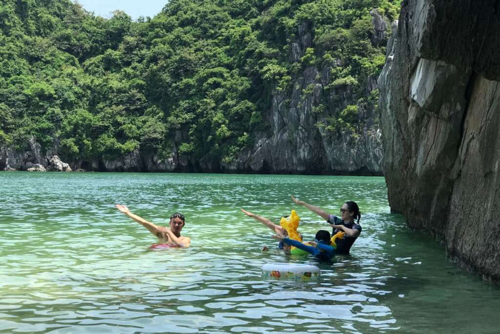 Lan Ha-Cat Ba beach