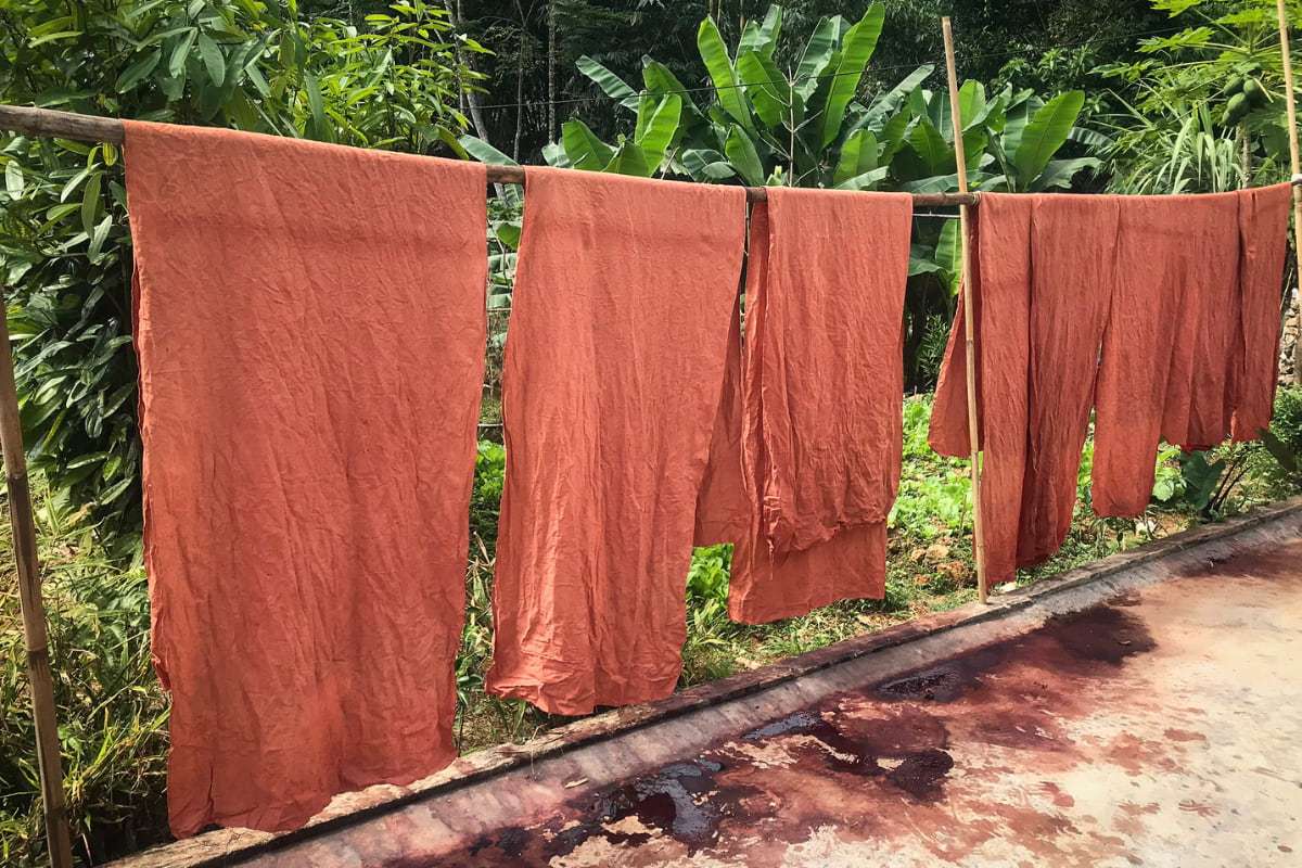 Handmade fabric dyeing in Lam Thuong